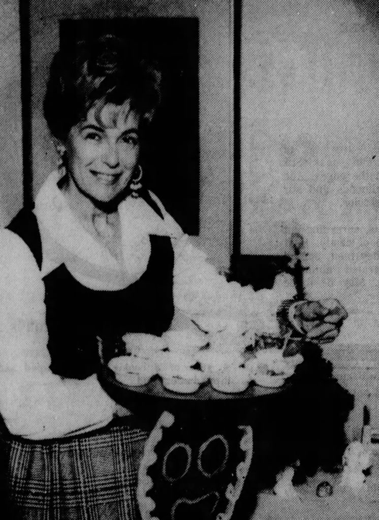 A black-and-white image 